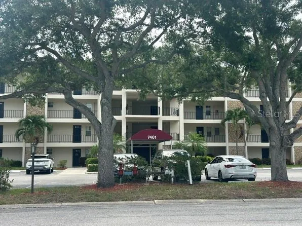 7461 W Country Club Dr N APT 402, Sarasota, FL 34243