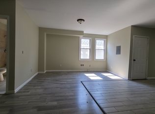 230-232 W 1st Ave #1, Roselle, NJ 07203