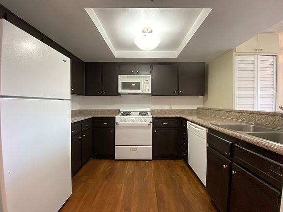 3rd image of 987 E Del Mar Blvd APT 11