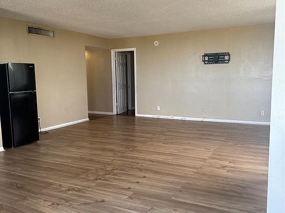 4th image of 4222 Inverrary Blvd