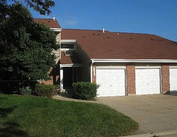 995 Pinetree Cir S #995 — Photo 1