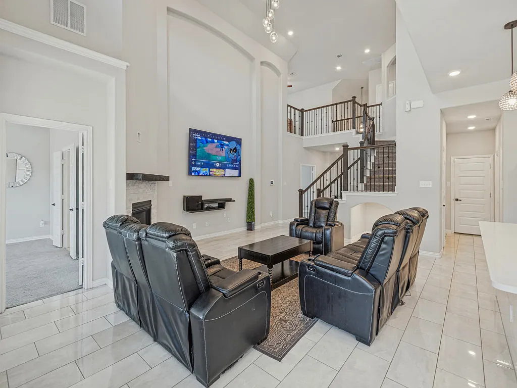 4 bed, 2476 sqft, $3,000 — Photo 1