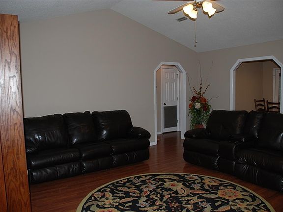 2nd image of 203 Kingston Dr