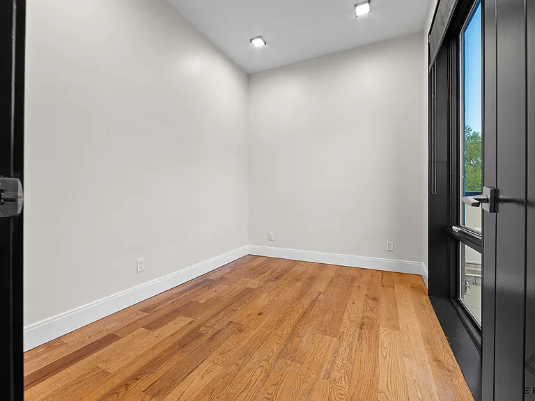 691 Chauncey St #4E — Photo 15
