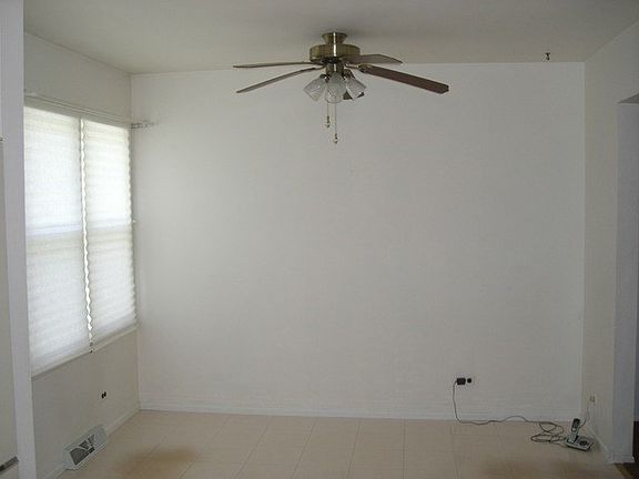 5th image of 1N285 Woods Ave