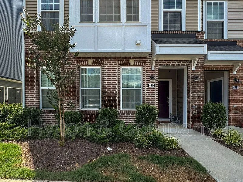 2 bed, 2.5 bath, 1524 sqft, $2,210 — Photo 3