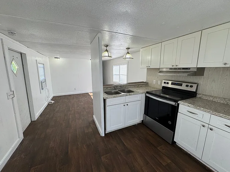 202 Irvin Ave NW #1 — Photo 3
