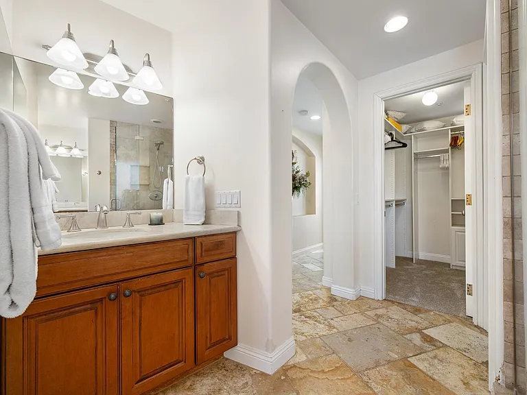 255 La Paloma — Photo 35