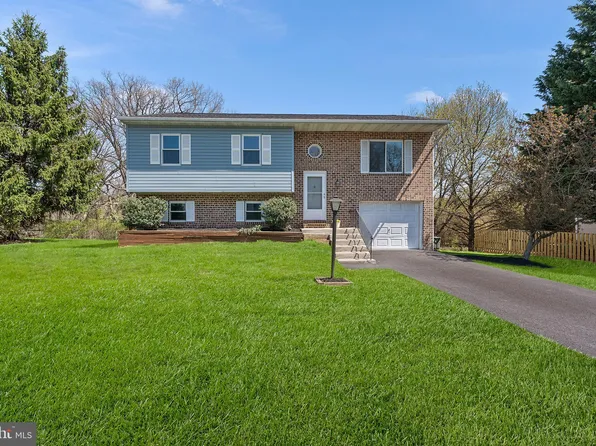 1711 Valley Vista Dr, York, PA 17406