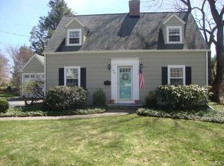 46 Woodridge Cir, Trumbull, CT 06611