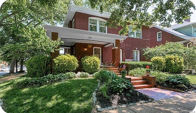 1st image of 957 Bellerive Blvd