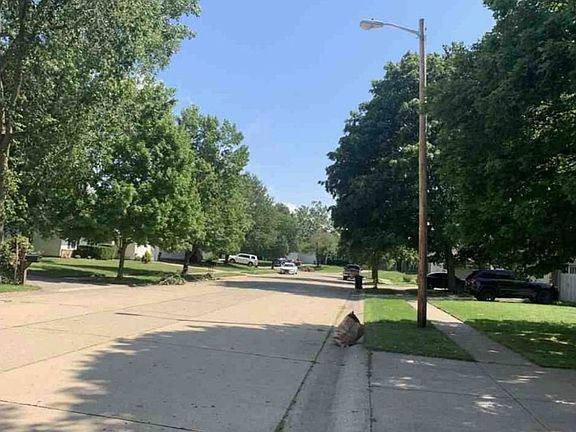 Exterior Neighborhood (street photo)
