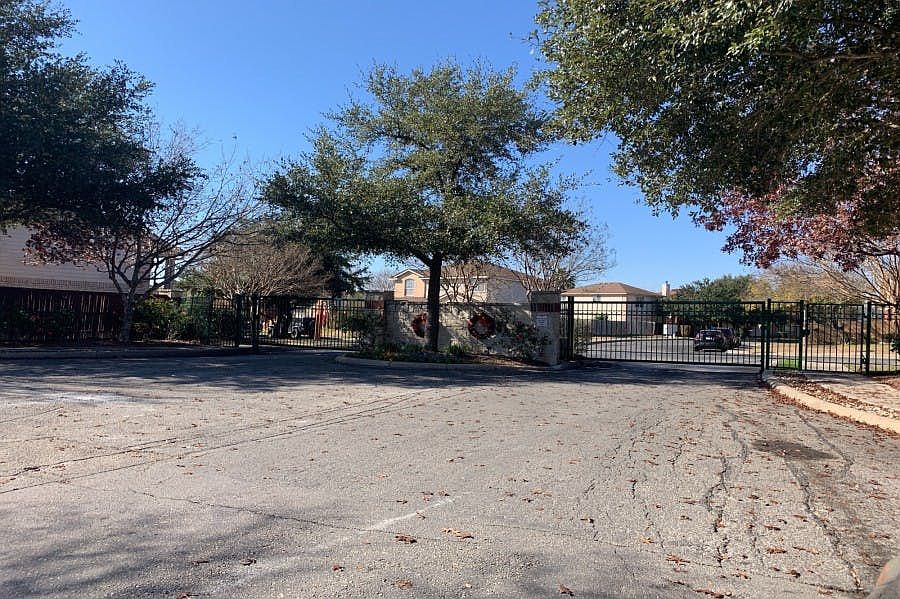 2nd image of 5105 Crestwood Hill Dr