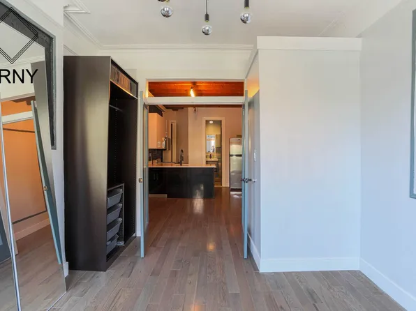 620 Park Place image 1 of 5