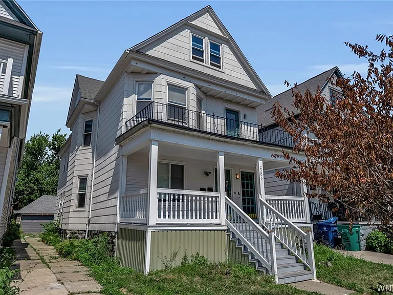 2206 Main St #1 — Photo 2