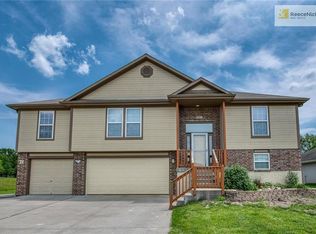701 SW Harvest Cir, Grain Valley, MO 64029