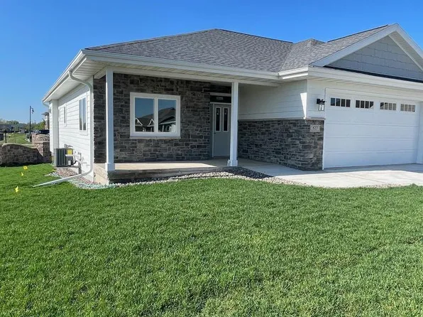 827 Vineyard Drive, Cambridge, WI 53523