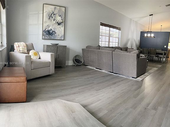 3rd image of 6384 Lansdowne Cir