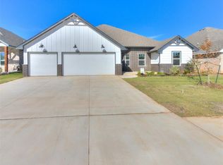 2901 Summit Hollow Dr, Norman, OK 73071