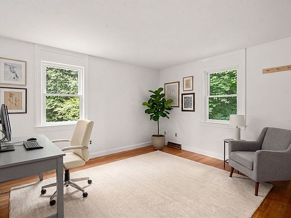 4th image of 19 Frances Hill Rd