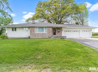1497 Passavant Dr, Jacksonville, IL 62650