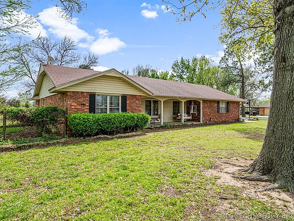 2nd image of 14904 Smith Cir