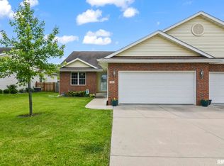 100 Sunkist Dr, Sherman, IL 62684
