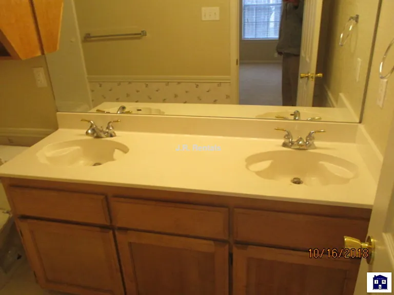 1506 Creek St — Photo 61