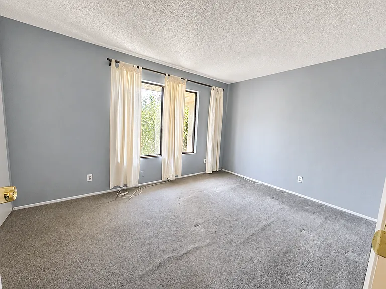 105 Del Valle Cir — Photo 5