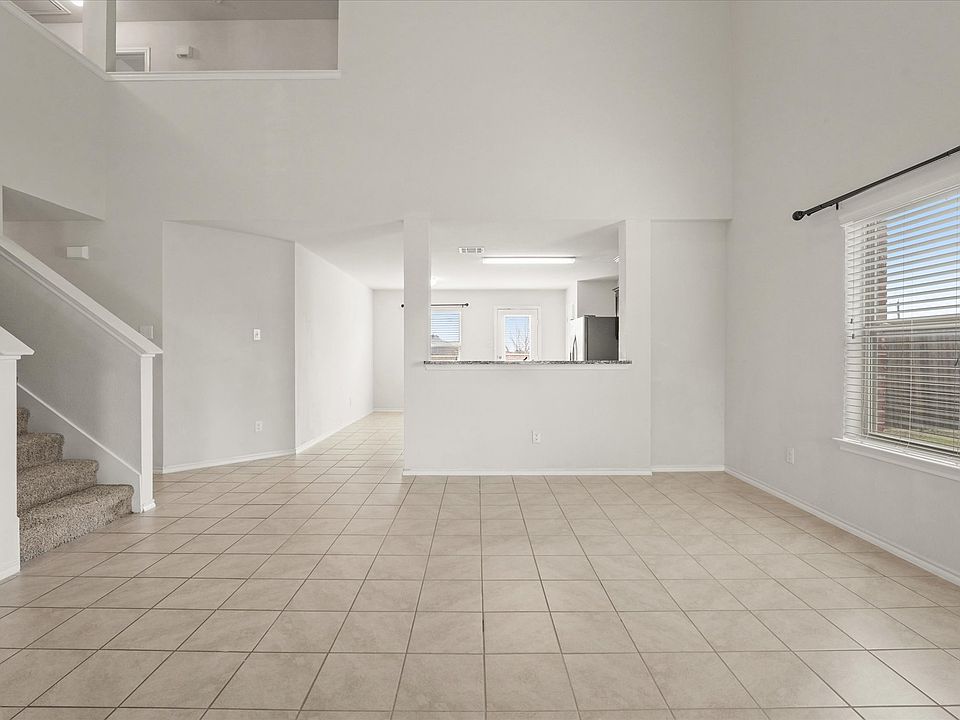 1st image of 516 Clearlake Dr
