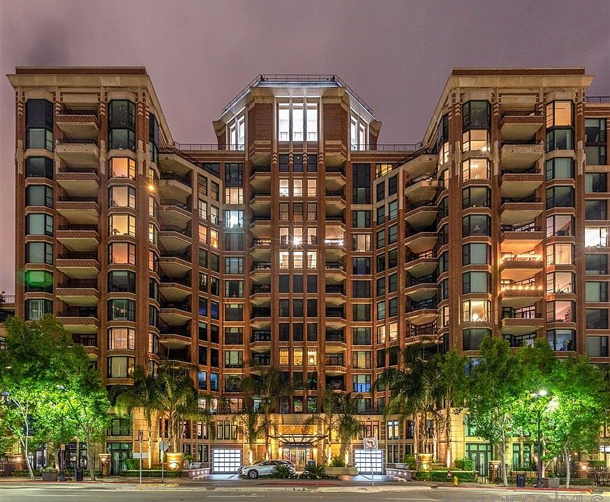 1st image of 500 W Harbor Dr W #402