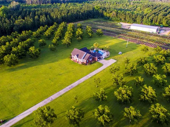 925 Red Oak Rd, Baxley, GA 31513