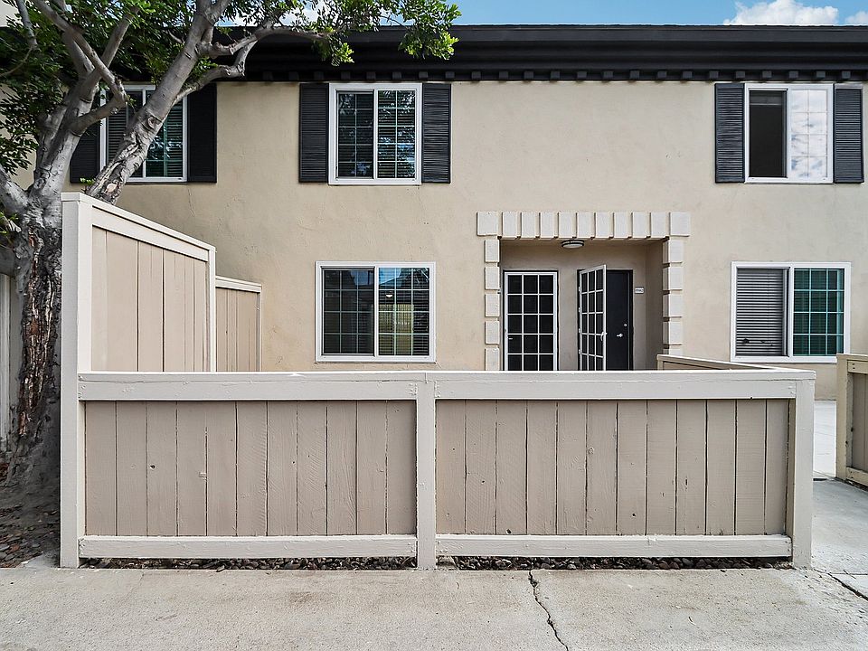 Townhome Front Patio
