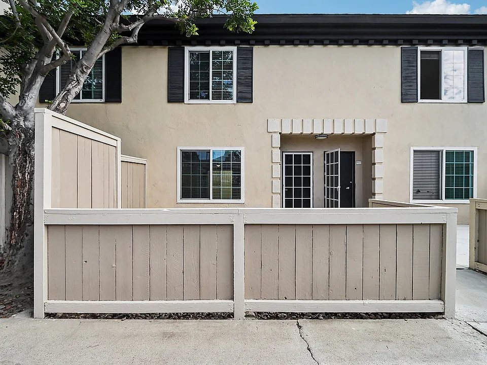 Townhome Front Patio