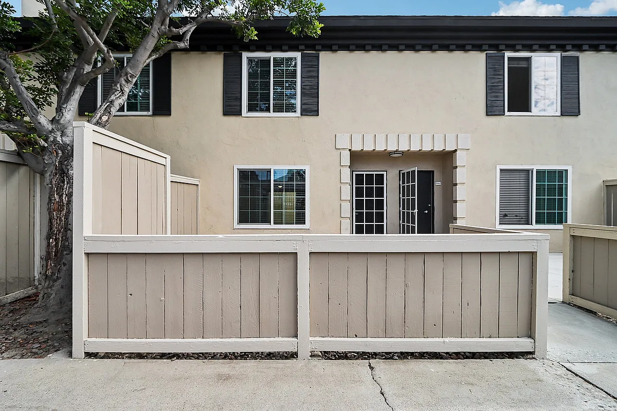 Townhome Front Patio - Briarwood Square