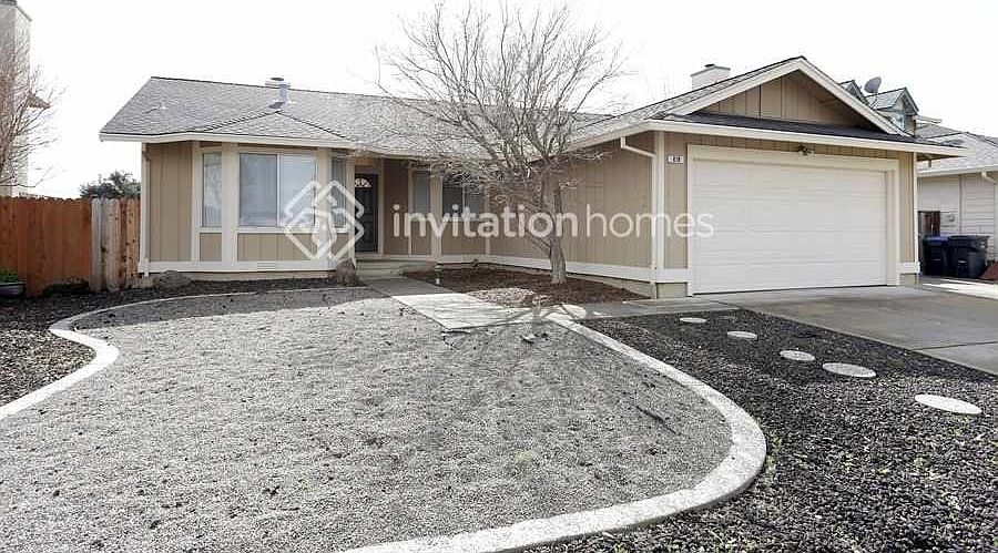 1st image of 870 Stoneridge Cir