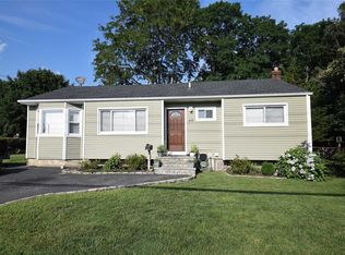 215 Oakland Ave, Central Islip, NY