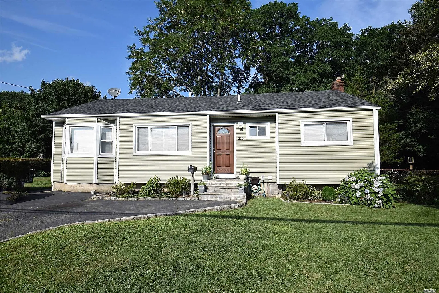 215 Oakland Ave photo 1