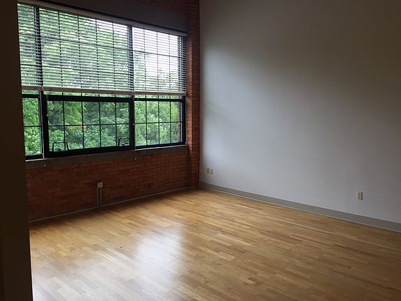 4th image of 533 Columbia Ave APT 304
