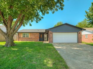 810 Ridgeway Dr, Yukon, OK 73099
