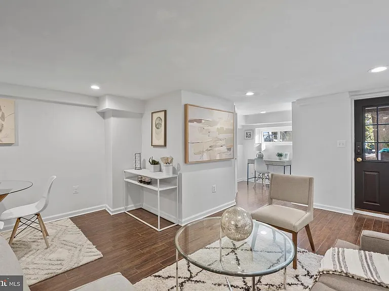 739 Fairmont St NW #B — Photo 2