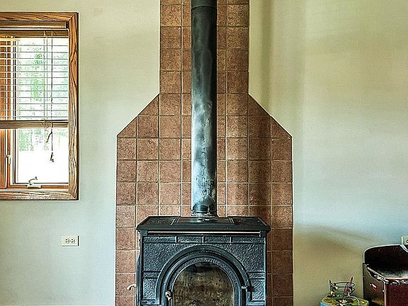 5th image of 512 E 1st St