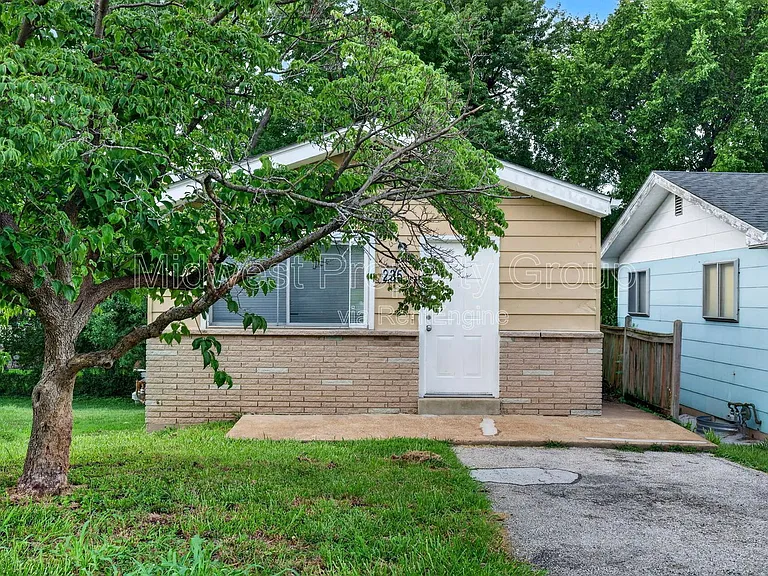 235 Flora Dr — Photo 19