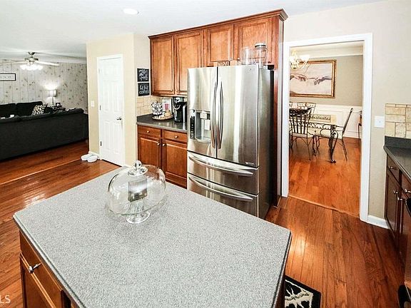 2nd image of 1610 Highland Oaks Way