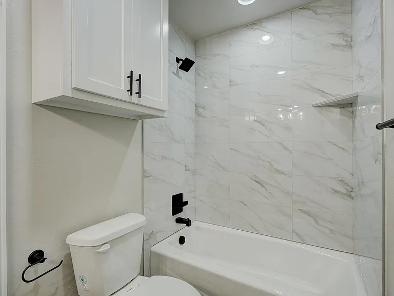 213 W Thatcher St — Photo 11