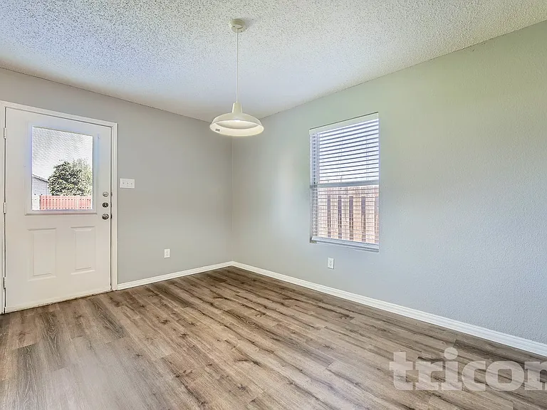 3040 Clemente Dr — Photo 5