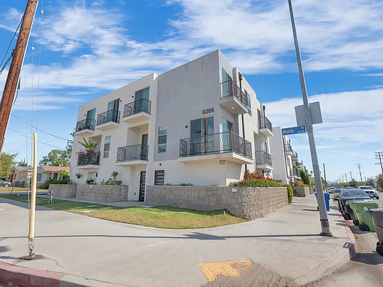 6006 N Klump Ave — Photo 2