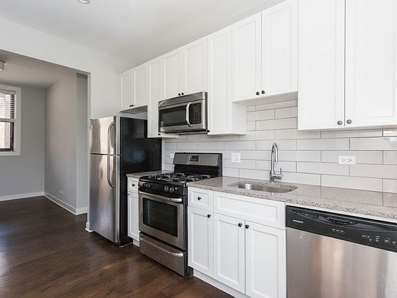 2nd image of 1609 W Belle Plaine Ave #1601