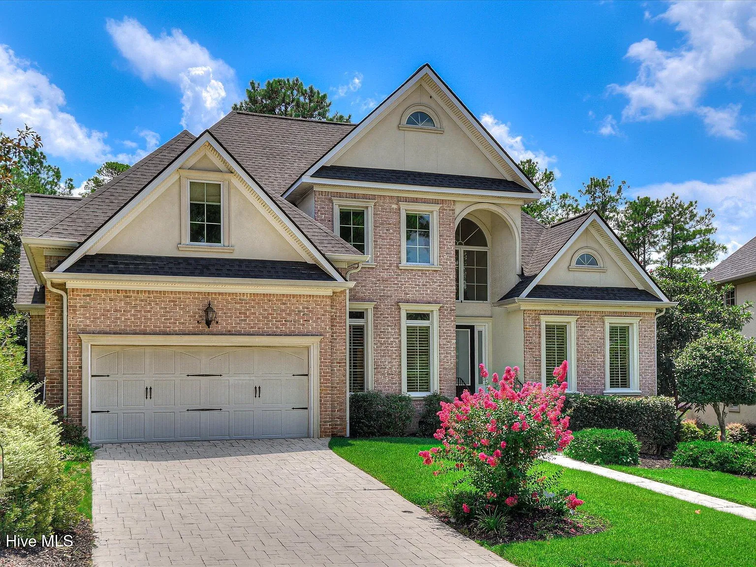 4 bed, 3.5 bath, 3450 sqft, $3,500 — Photo 3