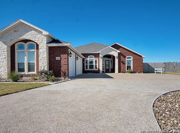 3rd image of 2573 Pacific Way